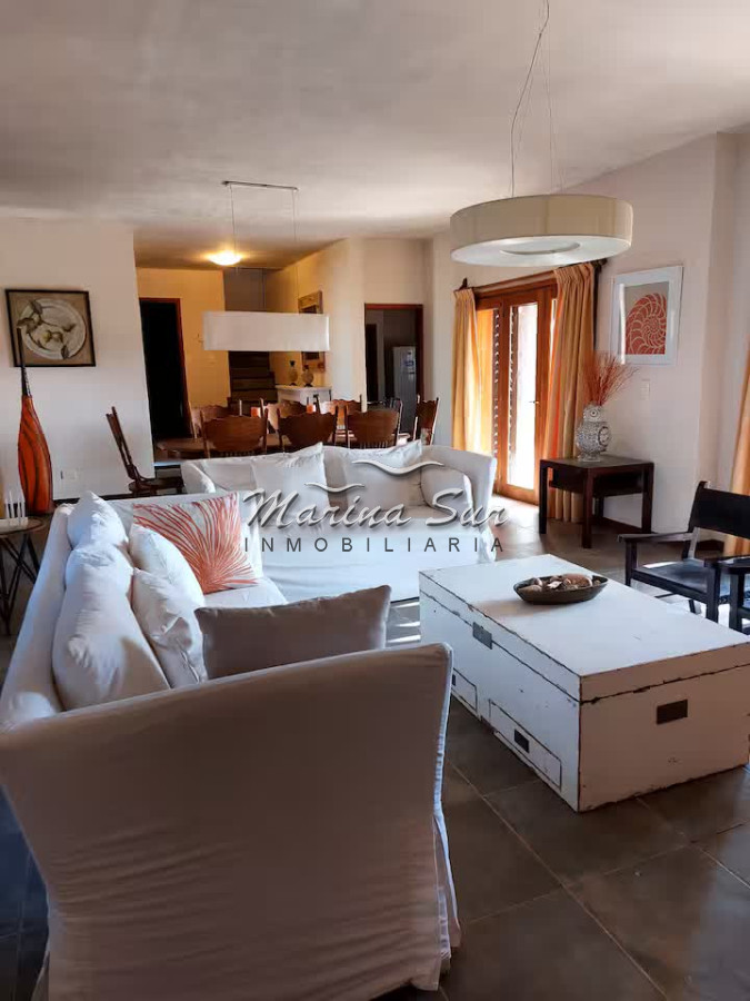 Casa ID.178 - Espectacular Casa Alquiler parada 30 Brava 4 Dormitorios en Suite más Dependencia Completa