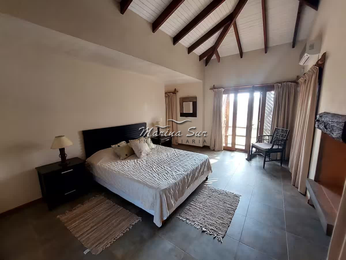 Casa ID.178 - Espectacular Casa Alquiler parada 30 Brava 4 Dormitorios en Suite más Dependencia Completa