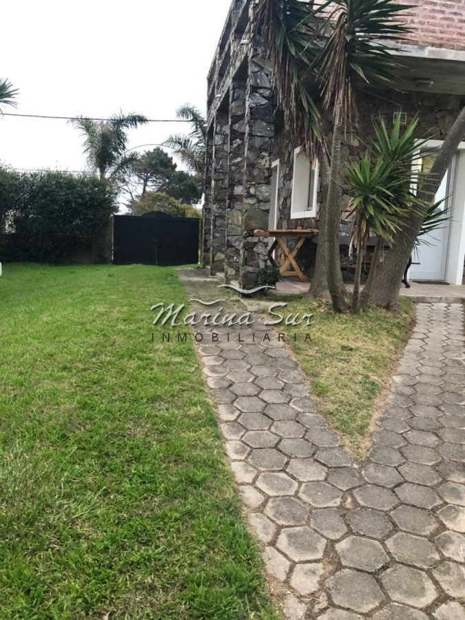 Casa ID.10 - Casa de Balneario Buenos Aires, 2 dormitorios 2 baños, 50 metros del mar.