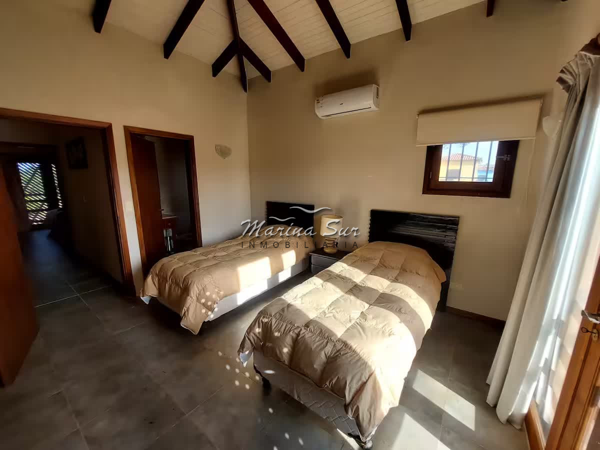 Casa ID.178 - Espectacular Casa Alquiler parada 30 Brava 4 Dormitorios en Suite más Dependencia Completa