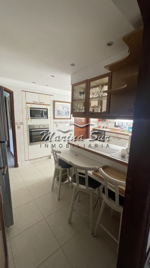 Casa ID.4 - Casa de cuatro dormitorios, cinco baños, parrillero, piscina, 