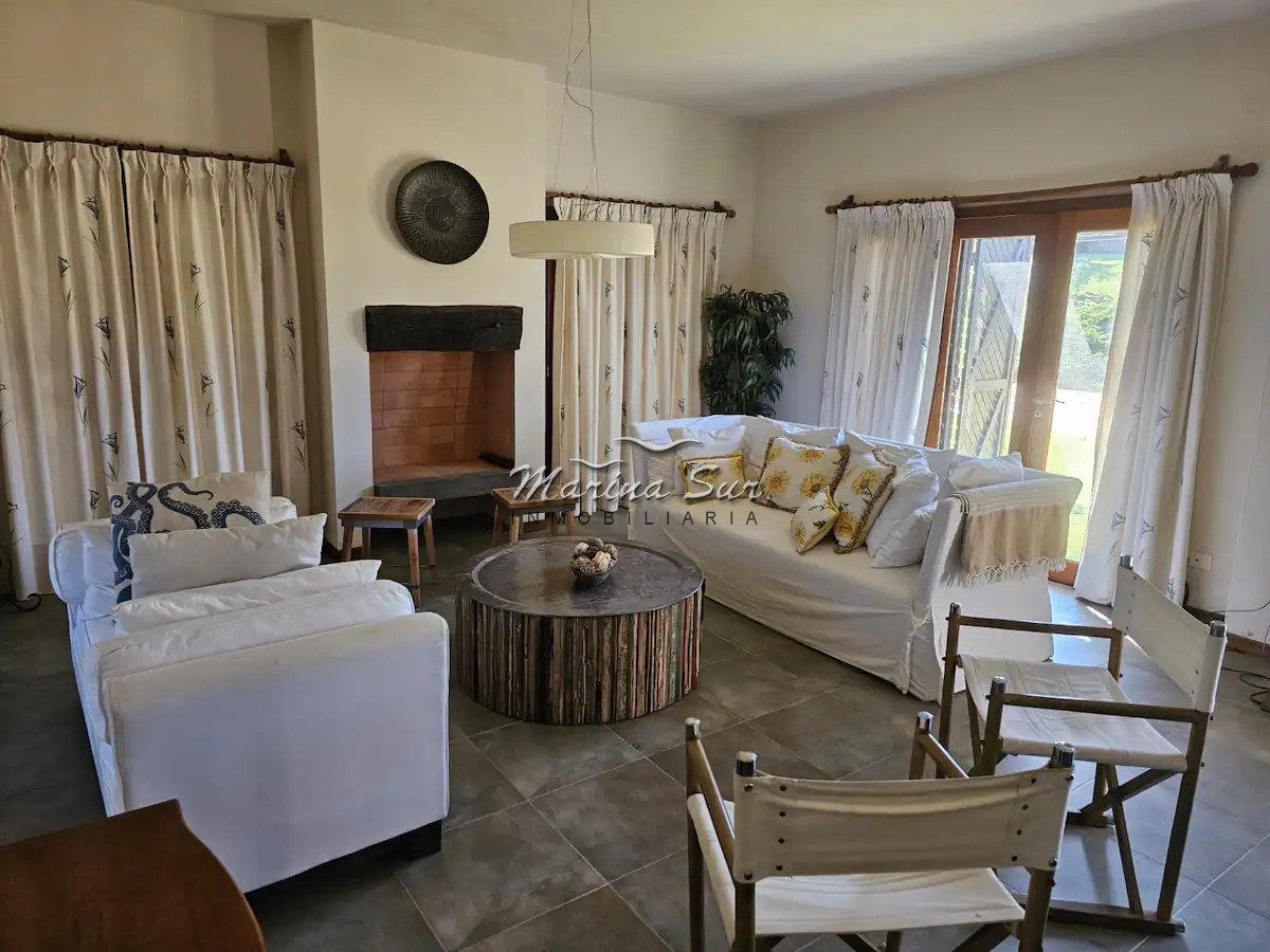 Casa ID.177 - Espectacular Casa Alquiler parada 30 Brava 3 Dormitorios en Suite más Dependencia Completa