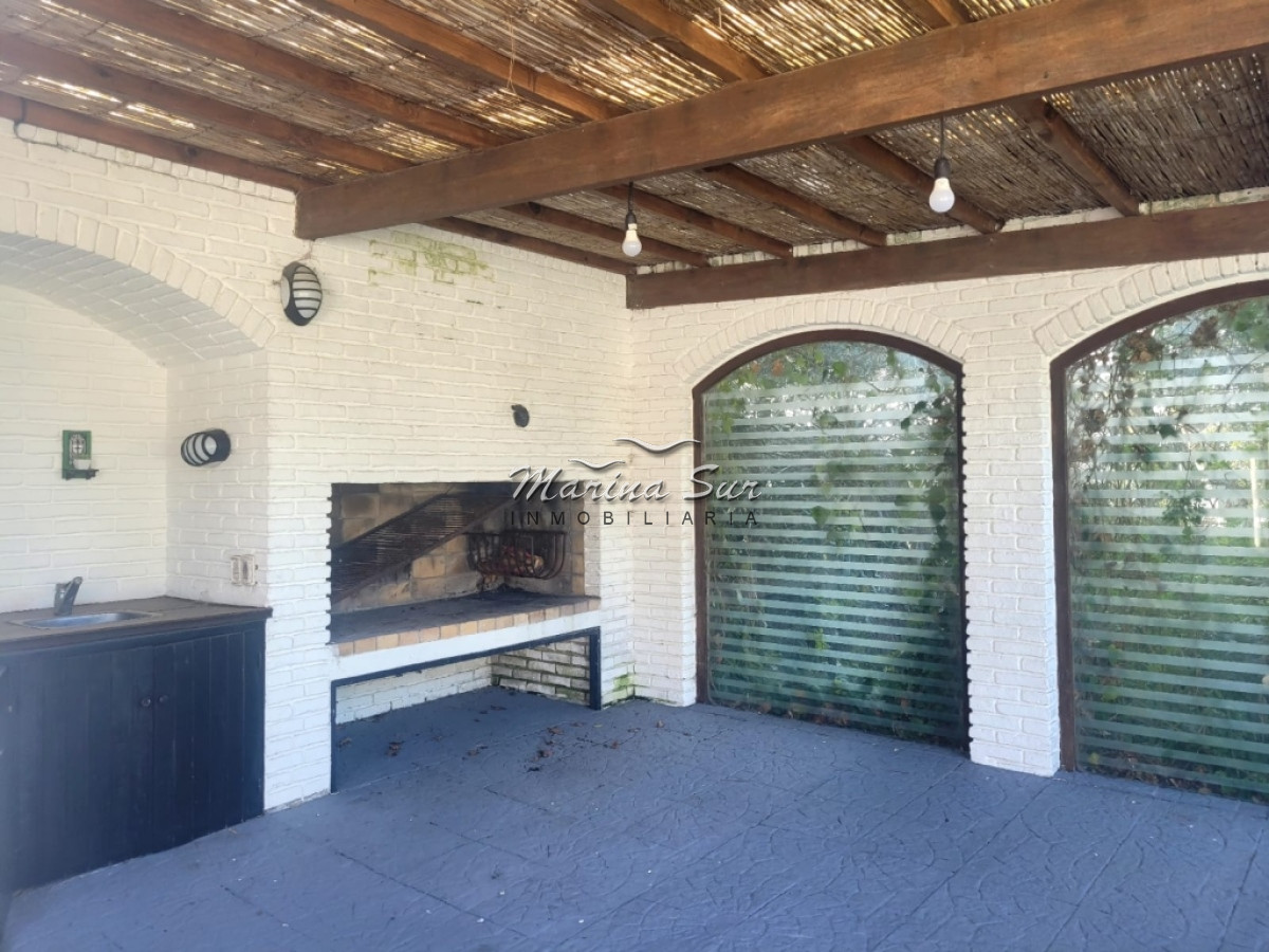 Casa ID.4 - Casa de cuatro dormitorios, cinco baños, parrillero, piscina, 