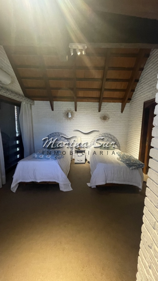 Casa ID.4 - Casa de cuatro dormitorios, cinco baños, parrillero, piscina, 