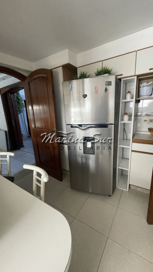 Casa ID.4 - Casa de cuatro dormitorios, cinco baños, parrillero, piscina, 