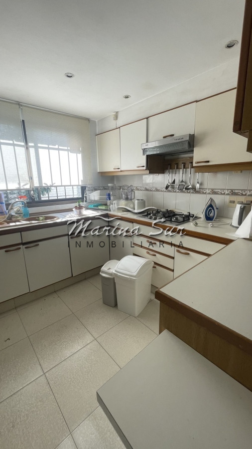 Casa ID.4 - Casa de cuatro dormitorios, cinco baños, parrillero, piscina, 