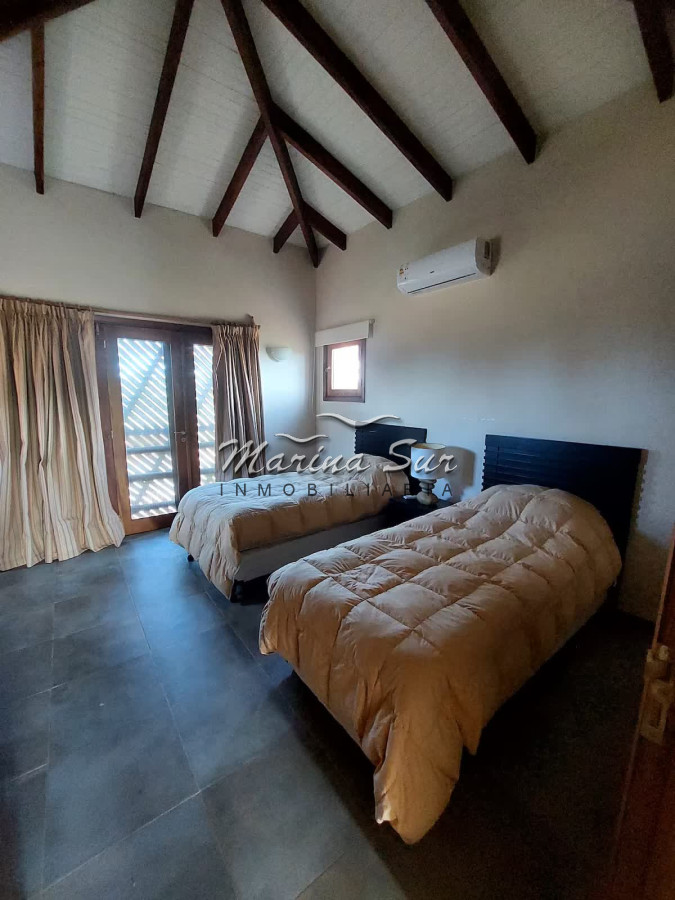 Casa ID.178 - Espectacular Casa Alquiler parada 30 Brava 4 Dormitorios en Suite más Dependencia Completa