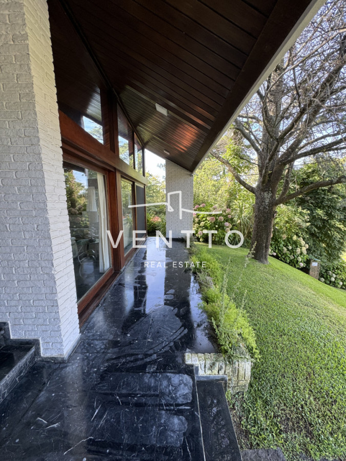 Casa ID.26 - Casa en Venta 4 suites Cantegril Playa Mansa Punta del Este