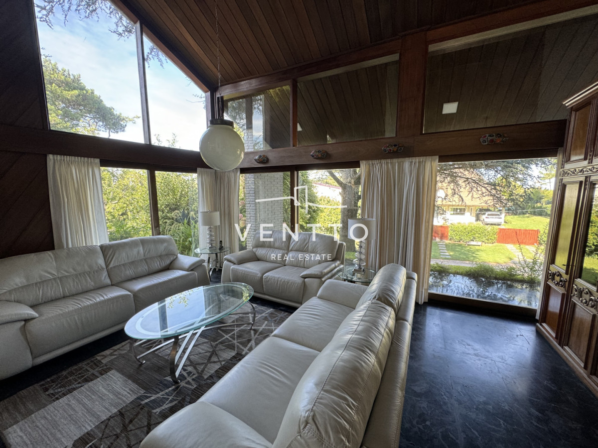 Casa ID.26 - Casa en Venta 4 suites Cantegril Playa Mansa Punta del Este