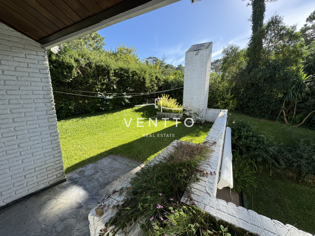 Casa ID.26 - Casa en Venta 4 suites Cantegril Playa Mansa Punta del Este