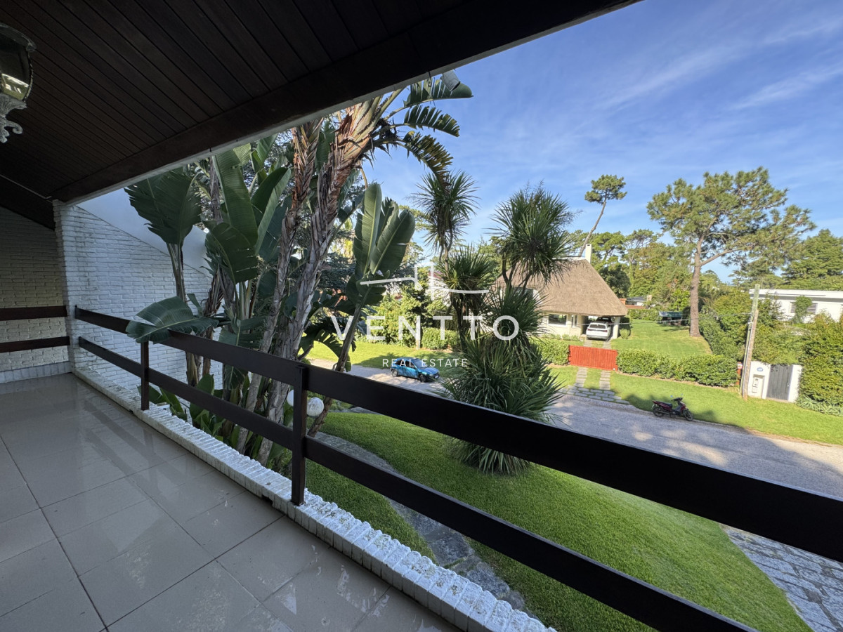 Casa ID.26 - Casa en Venta 4 suites Cantegril Playa Mansa Punta del Este