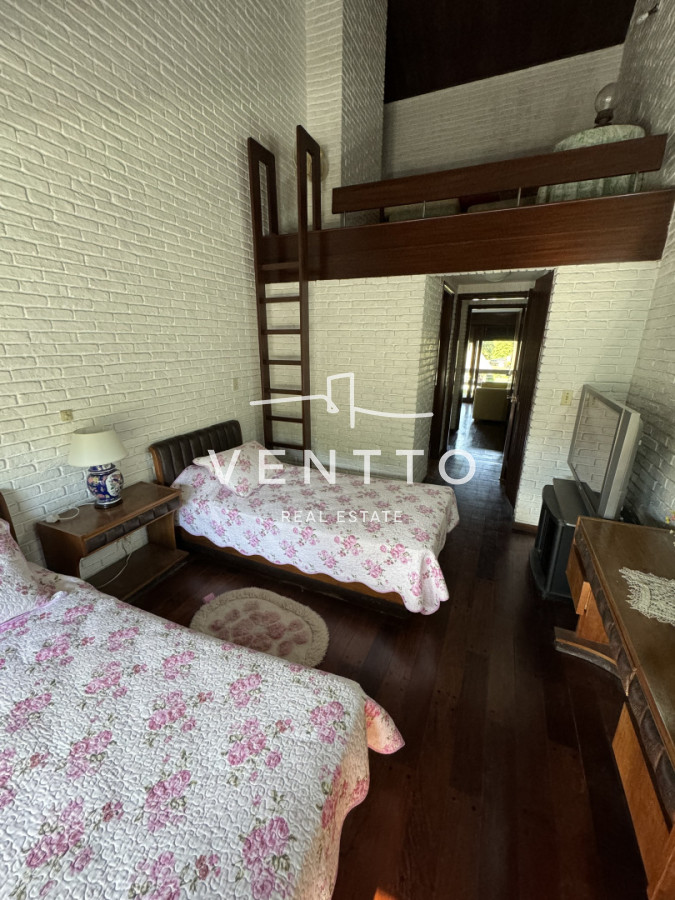 Casa ID.26 - Casa en Venta 4 suites Cantegril Playa Mansa Punta del Este