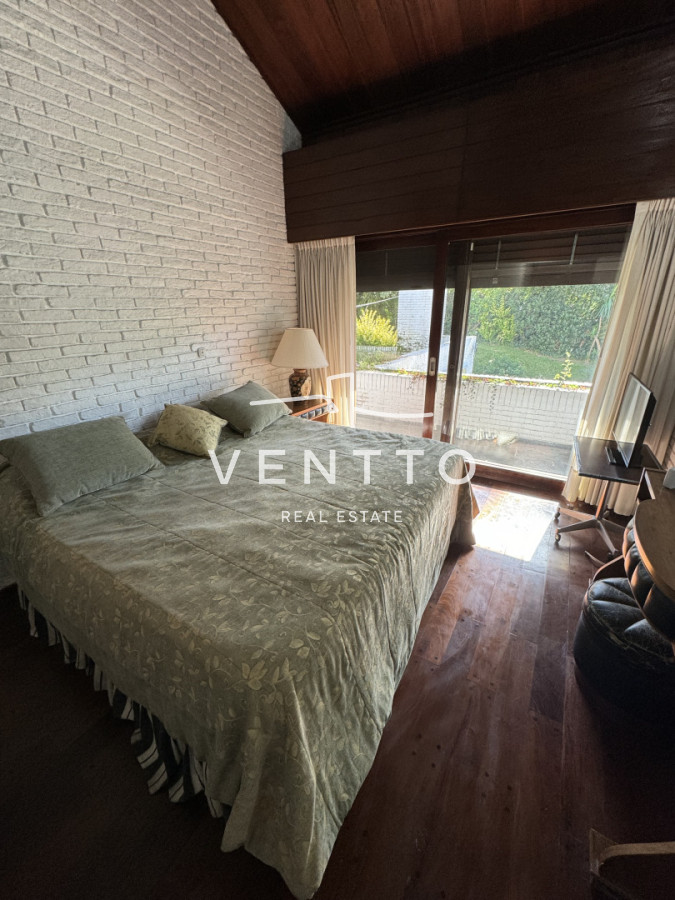 Casa ID.26 - Casa en Venta 4 suites Cantegril Playa Mansa Punta del Este
