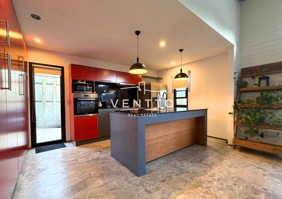 Casa ID.23 - Casa En Venta 3 dormitorios en Parque Burnett