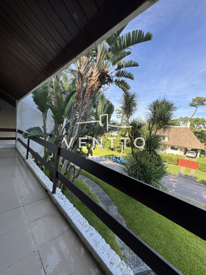 Casa ID.26 - Casa en Venta 4 suites Cantegril Playa Mansa Punta del Este