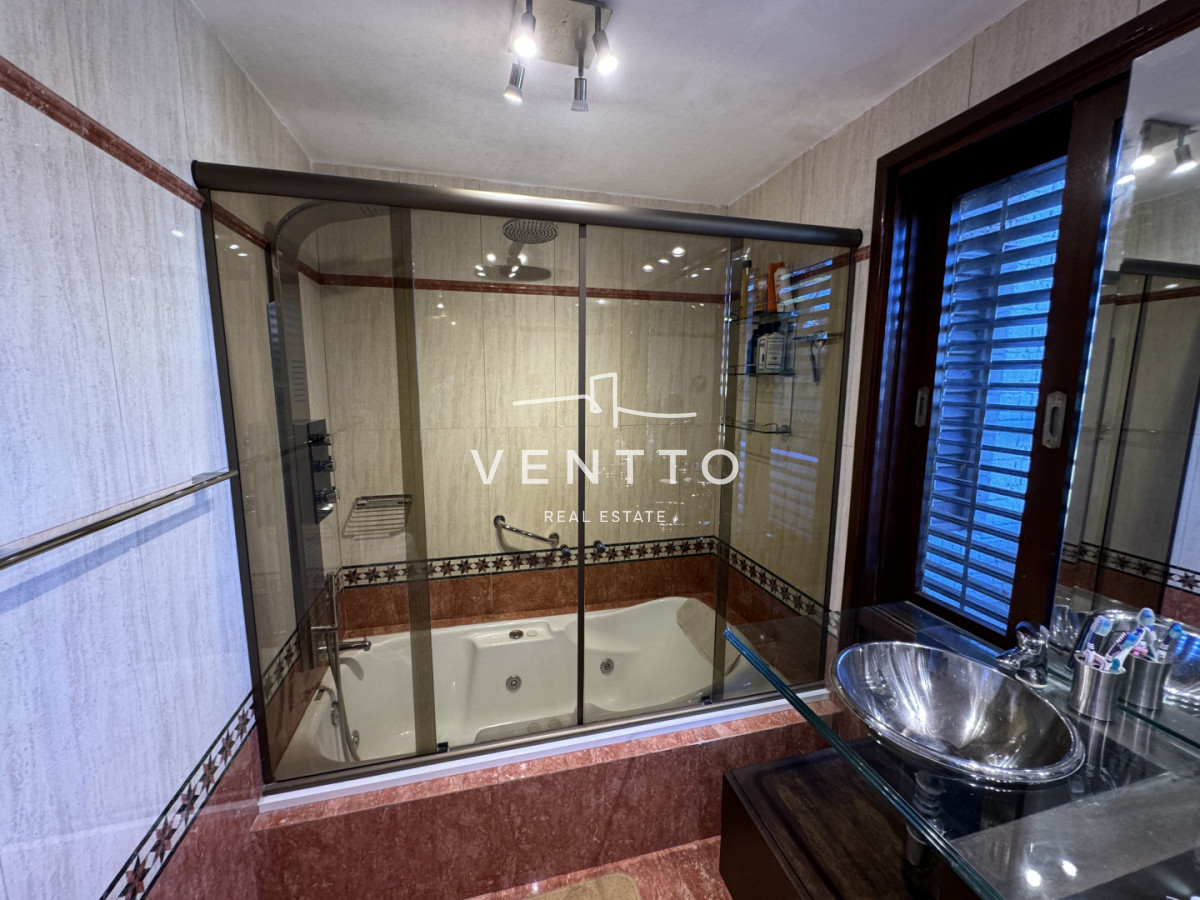 Casa ID.26 - Casa en Venta 4 suites Cantegril Playa Mansa Punta del Este