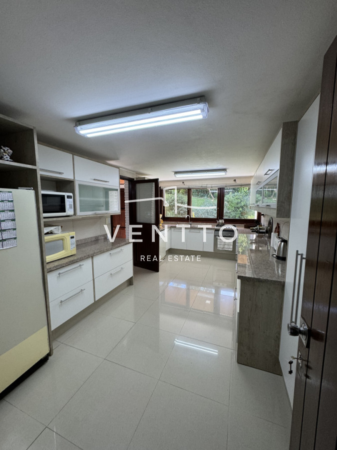 Casa ID.26 - Casa en Venta 4 suites Cantegril Playa Mansa Punta del Este