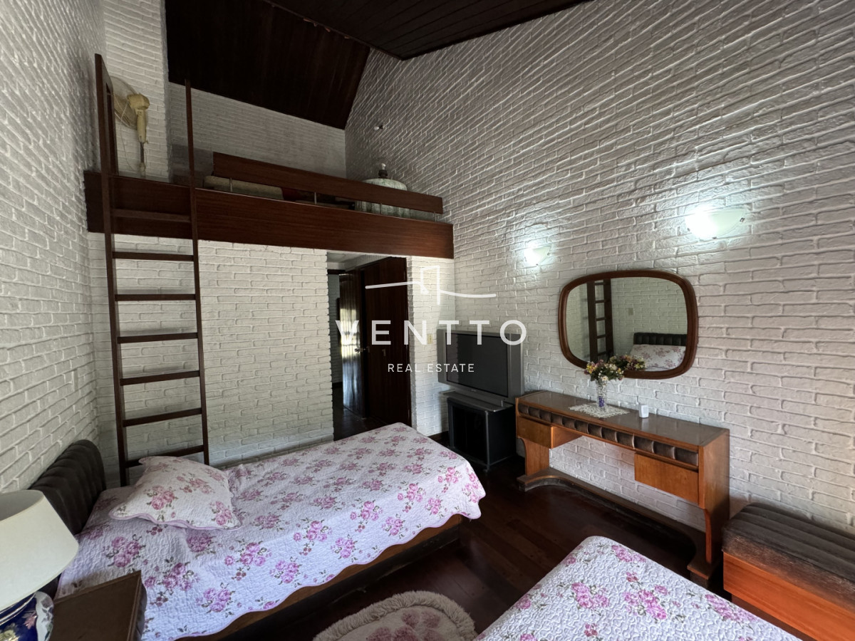 Casa ID.26 - Casa en Venta 4 suites Cantegril Playa Mansa Punta del Este