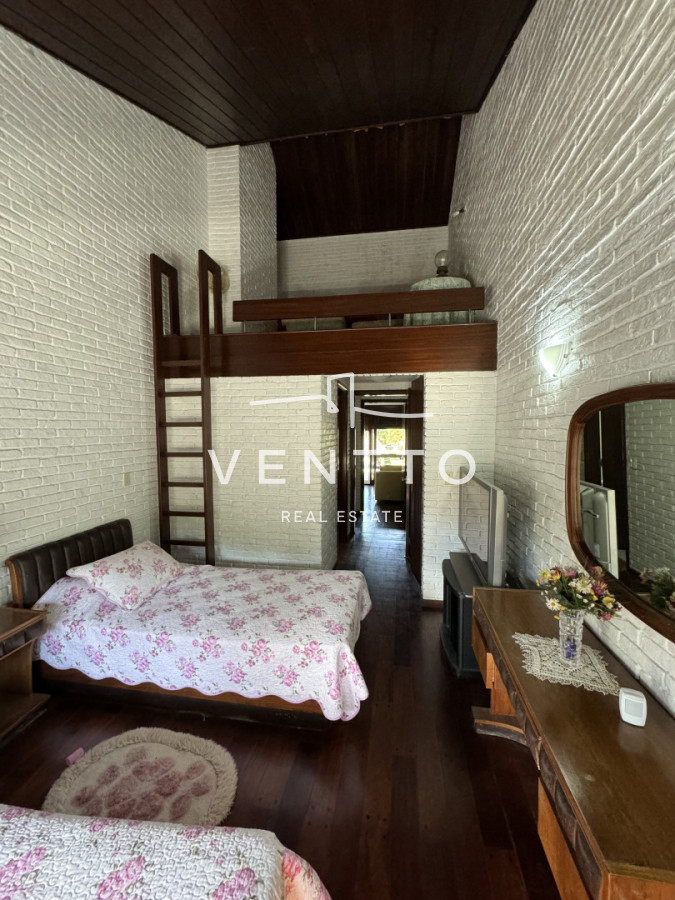Casa ID.26 - Casa en Venta 4 suites Cantegril Playa Mansa Punta del Este