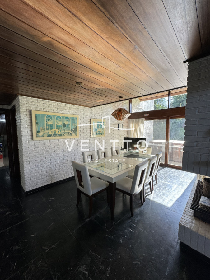 Casa ID.26 - Casa en Venta 4 suites Cantegril Playa Mansa Punta del Este
