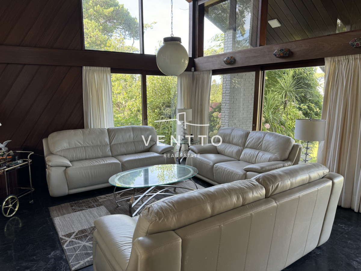 Casa ID.26 - Casa en Venta 4 suites Cantegril Playa Mansa Punta del Este