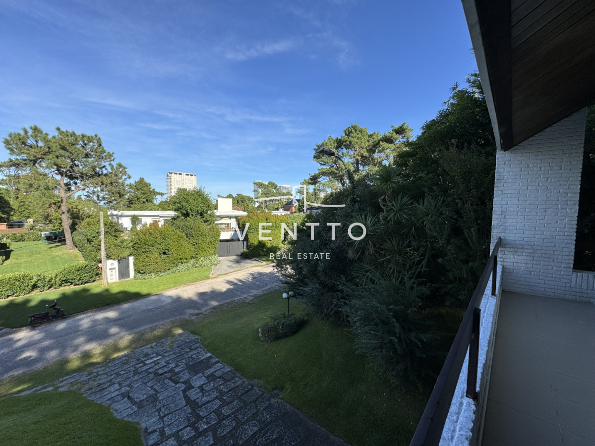 Casa ID.26 - Casa en Venta 4 suites Cantegril Playa Mansa Punta del Este
