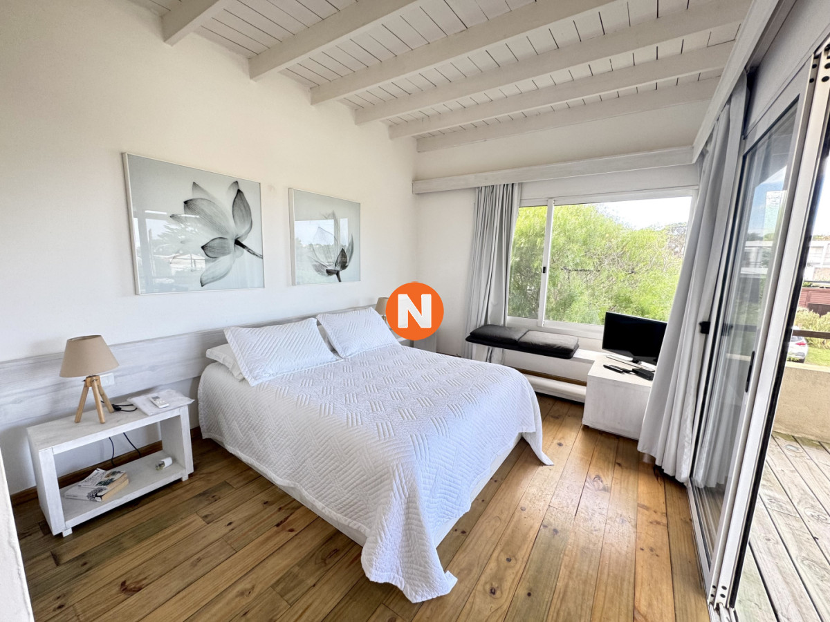 Casa Ref.225756 - Exclusiva Residencia en Venta en Manantiales, a Pasos de Playa Bikini