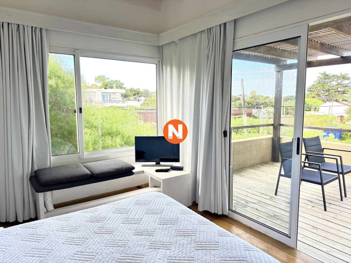 Casa Ref.225756 - Exclusiva Residencia en Venta en Manantiales, a Pasos de Playa Bikini
