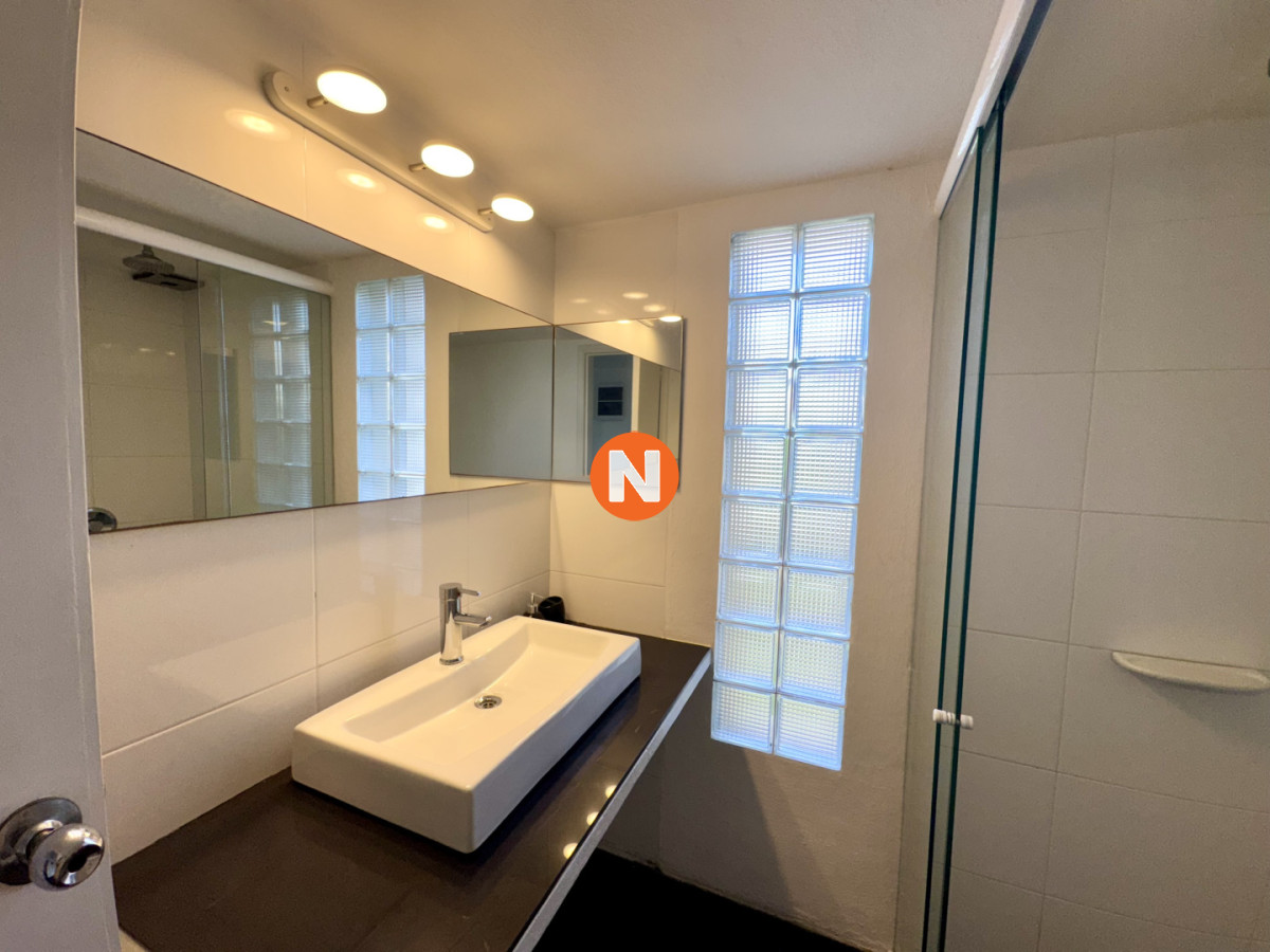 Casa Ref.225756 - Exclusiva Residencia en Venta en Manantiales, a Pasos de Playa Bikini
