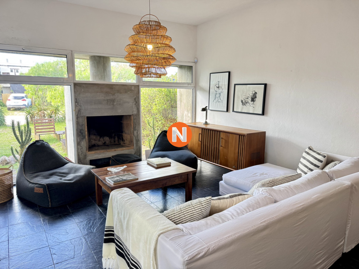 Casa Ref.225756 - Exclusiva Residencia en Venta en Manantiales, a Pasos de Playa Bikini