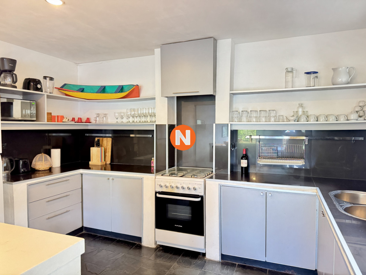 Casa Ref.225756 - Exclusiva Residencia en Venta en Manantiales, a Pasos de Playa Bikini