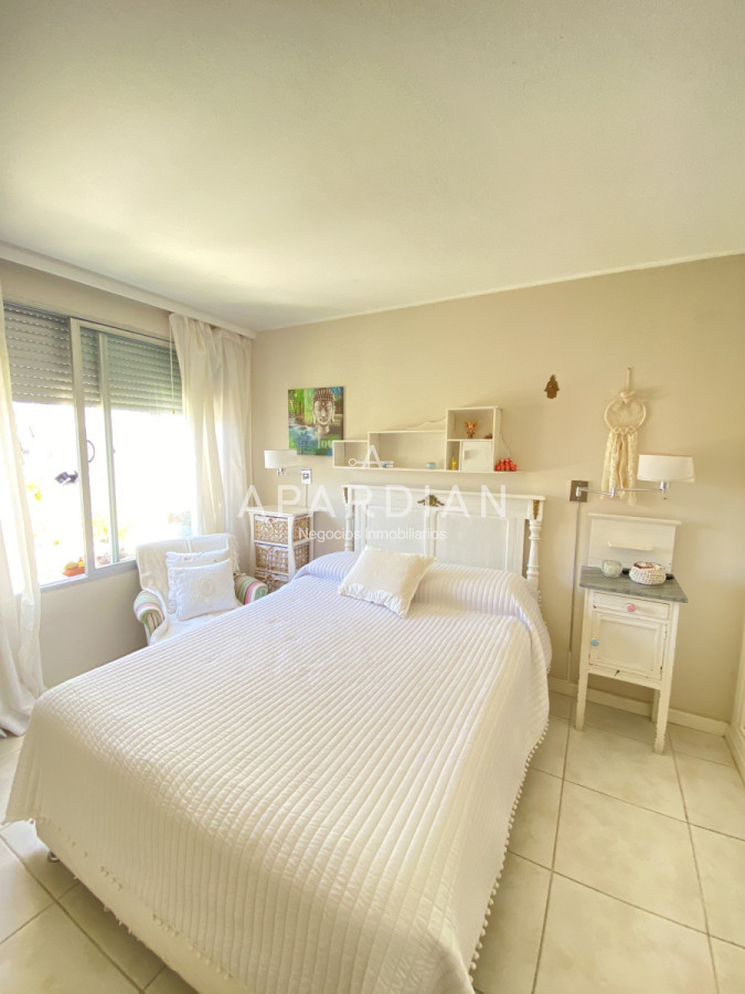 Apartamento ID.21097046 - Amplio y luminoso apartamento en venta con patio, en el corazon de Punta del Este.