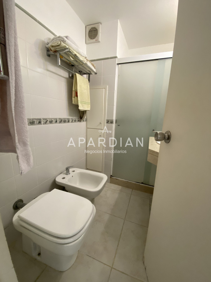 Apartamento ID.21097046 - Amplio y luminoso apartamento en venta con patio, en el corazon de Punta del Este.