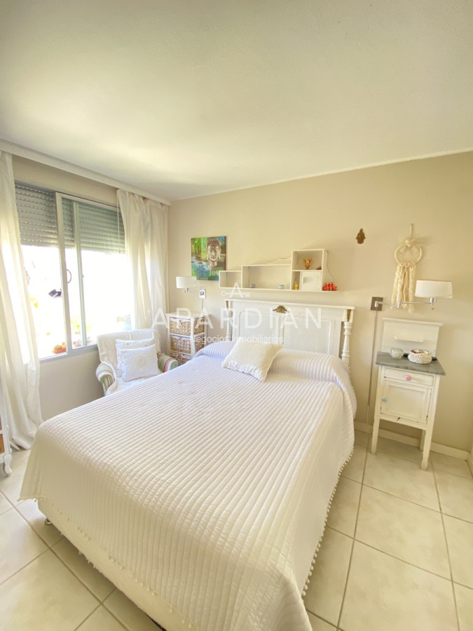 Apartamento ID.21097046 - Amplio y luminoso apartamento en venta con patio, en el corazon de Punta del Este.