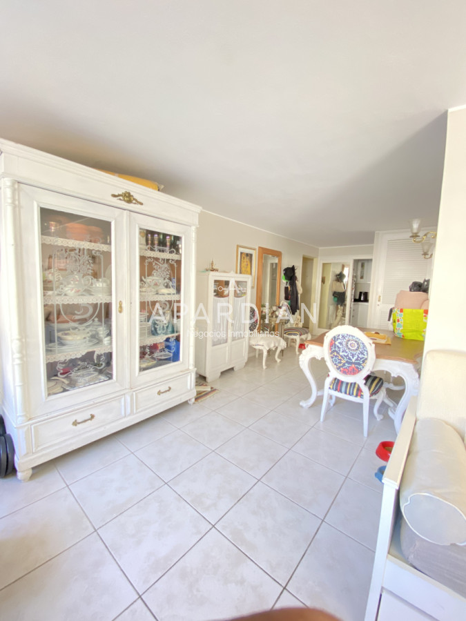 Apartamento ID.21097046 - Amplio y luminoso apartamento en venta con patio, en el corazon de Punta del Este.