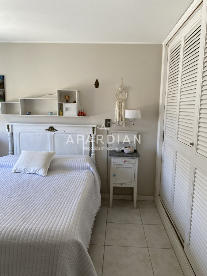 Apartamento ID.21097046 - Amplio y luminoso apartamento en venta con patio, en el corazon de Punta del Este.