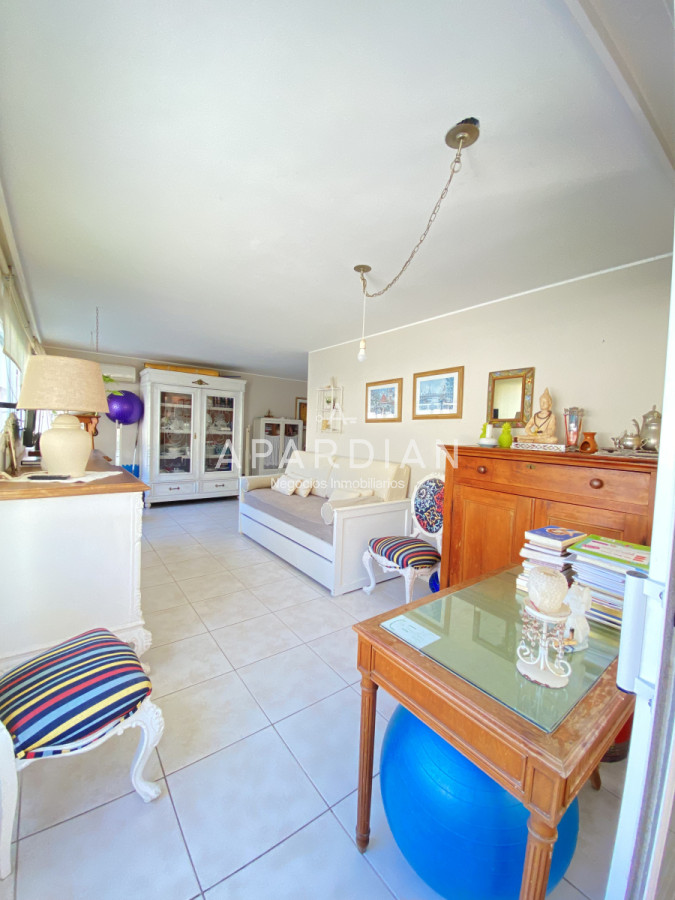 Apartamento ID.21097046 - Amplio y luminoso apartamento en venta con patio, en el corazon de Punta del Este.