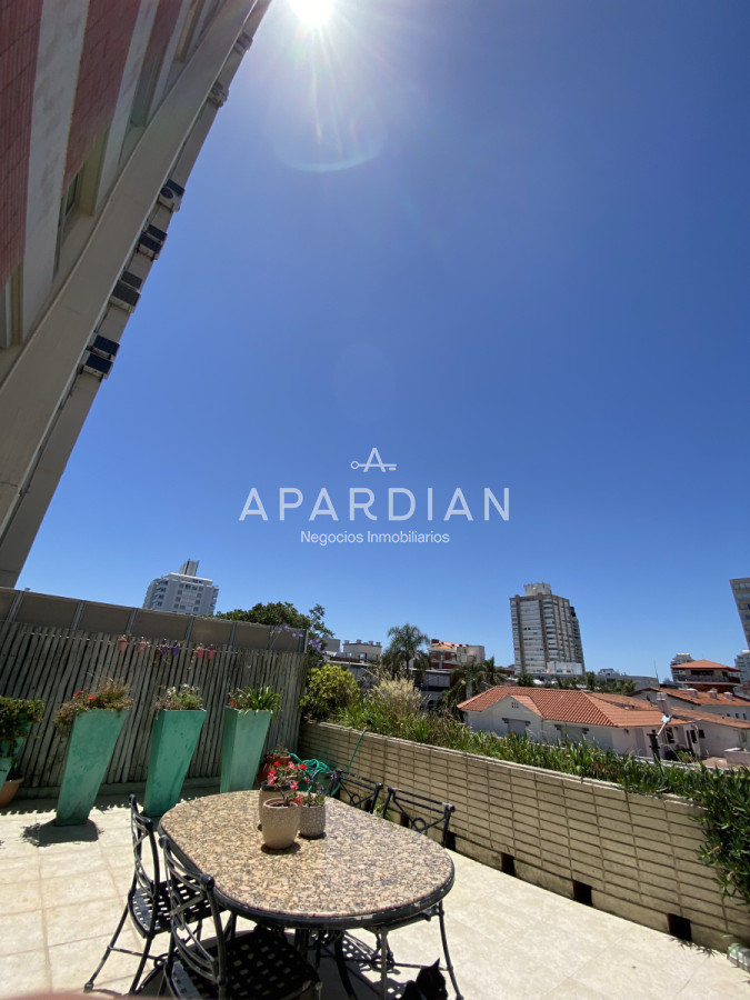 Apartamento ID.21097046 - Amplio y luminoso apartamento en venta con patio, en el corazon de Punta del Este.