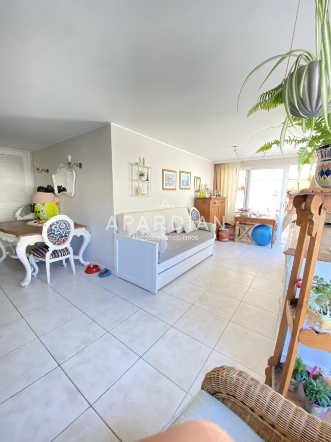 Apartamento ID.21097046 - Amplio y luminoso apartamento en venta con patio, en el corazon de Punta del Este.