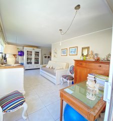 Amplio y luminoso apartamento en venta con patio, en el corazon de Punta del Este.