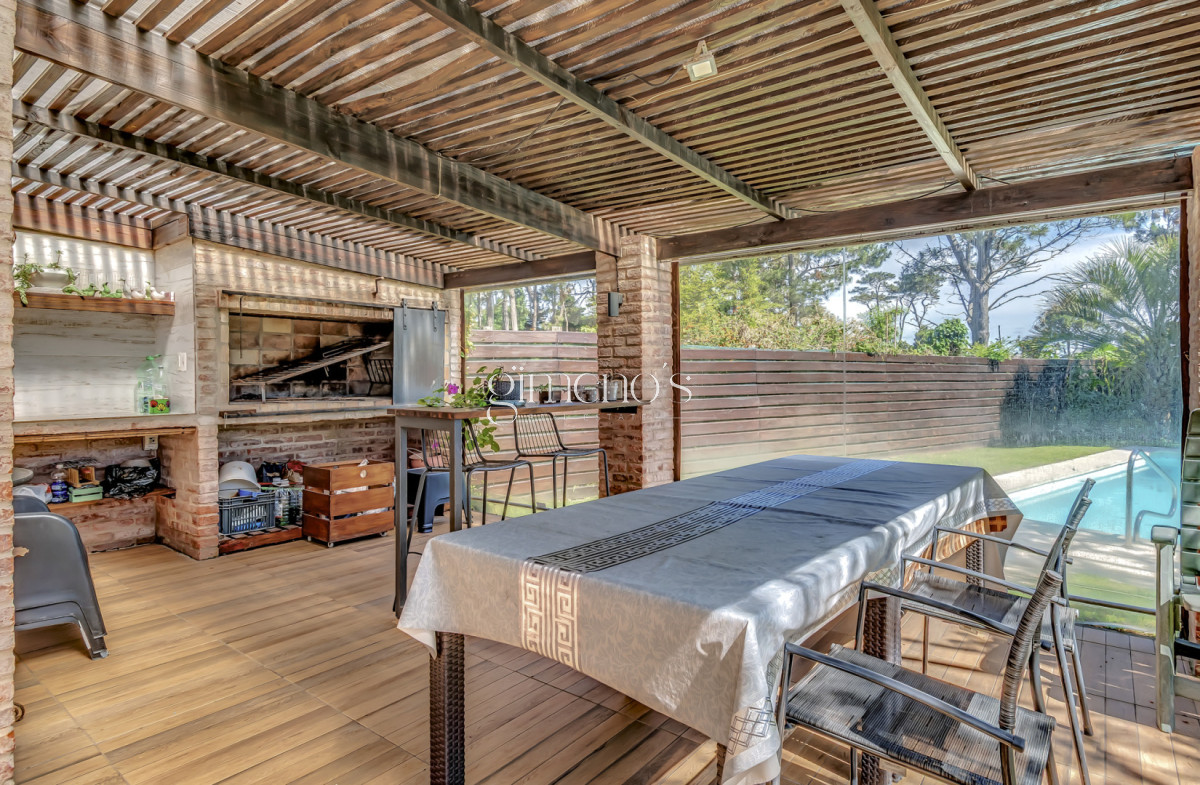 Casa ID.621 - Casa en Venta 3 Dormitorios, Pinares - Punta del este - Playa Mansa 