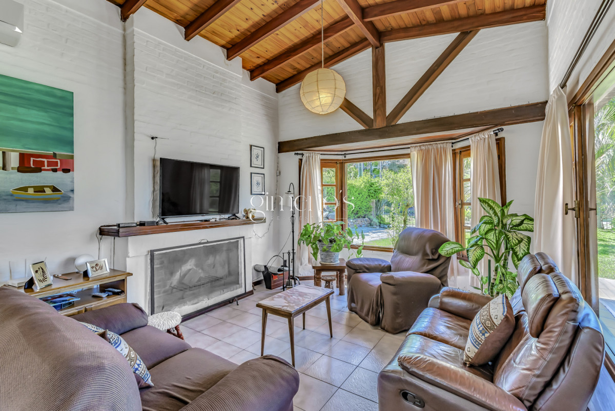 Casa ID.621 - Casa en Venta 3 Dormitorios, Pinares - Punta del este - Playa Mansa 