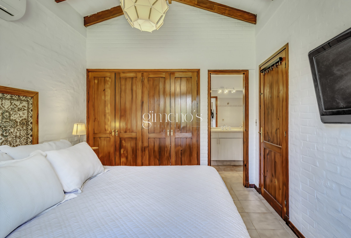 Casa ID.621 - Casa en Venta 3 Dormitorios, Pinares - Punta del este - Playa Mansa 