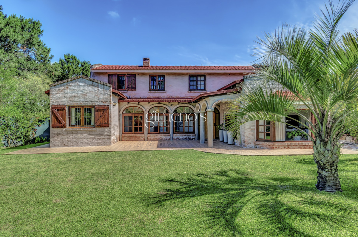 Casa ID.621 - Casa en Venta 3 Dormitorios, Pinares - Punta del este - Playa Mansa 