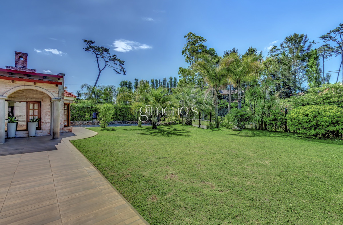 Casa ID.621 - Casa en Venta 3 Dormitorios, Pinares - Punta del este - Playa Mansa 