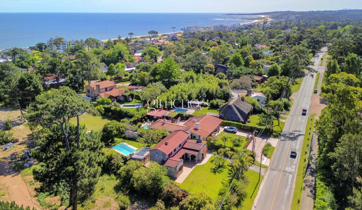 Casa ID.621 - Casa en Venta 3 Dormitorios, Pinares - Punta del este - Playa Mansa 