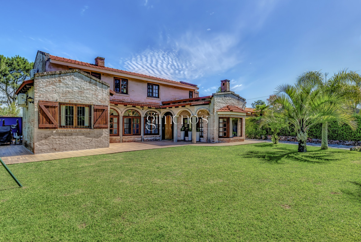 Casa ID.621 - Casa en Venta 3 Dormitorios, Pinares - Punta del este - Playa Mansa 