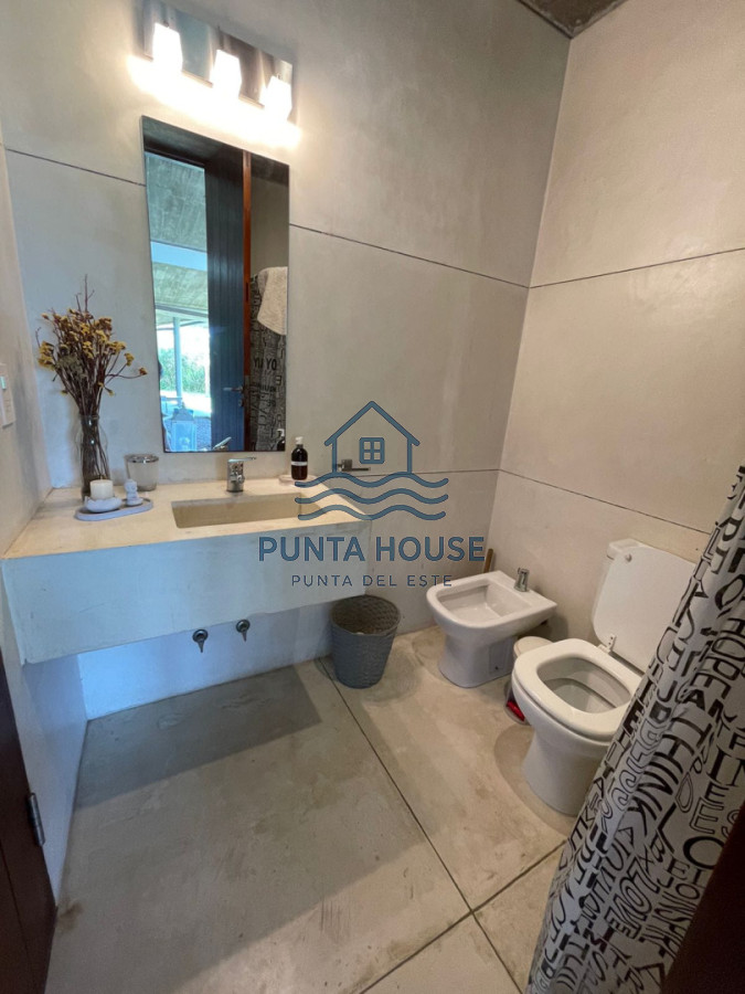 Casa ID.89 - Casa Frente al Mar en El Chorro, Punta del Este | Venta y Alquiler.