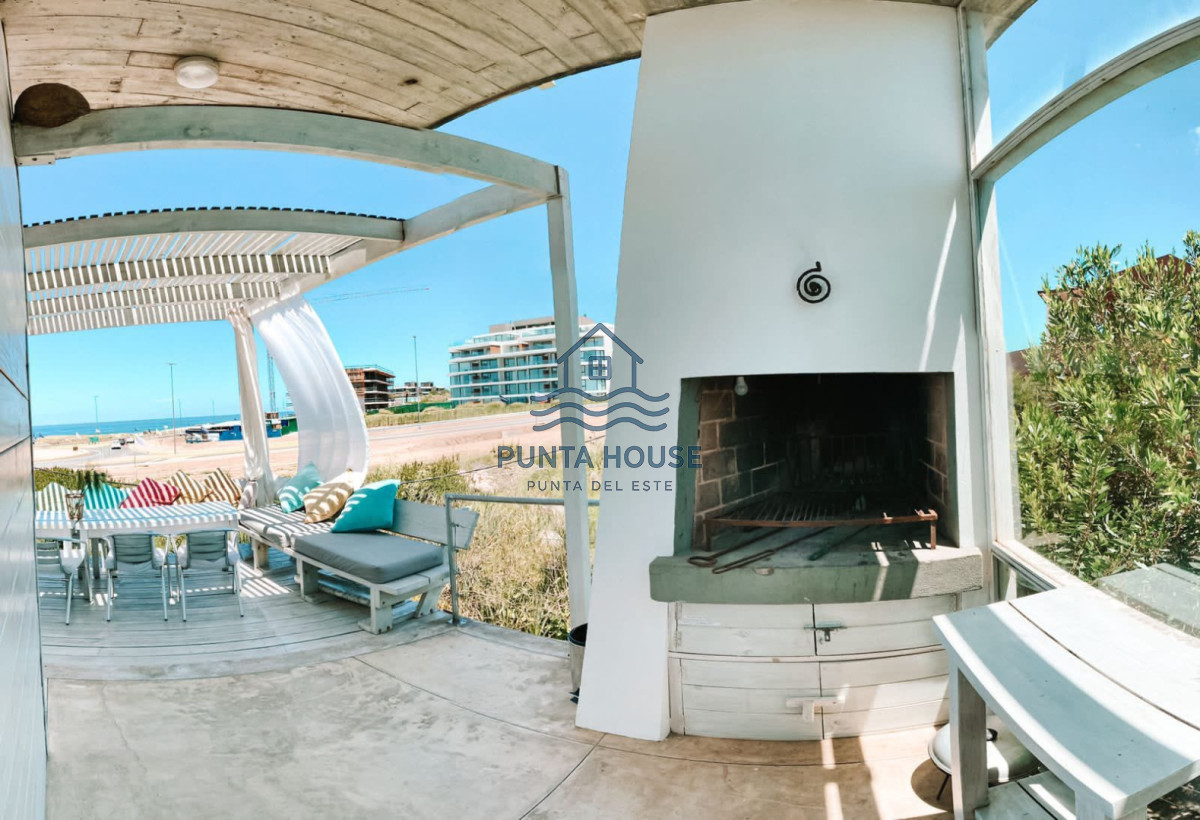 Casa ID.89 - Casa Frente al Mar en El Chorro, Punta del Este | Venta y Alquiler.