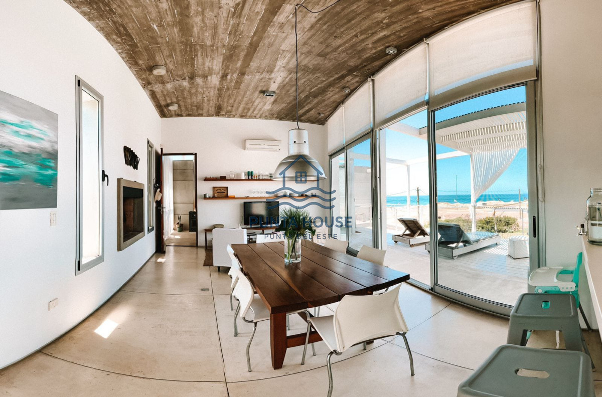 Casa ID.89 - Casa Frente al Mar en El Chorro, Punta del Este | Venta y Alquiler.